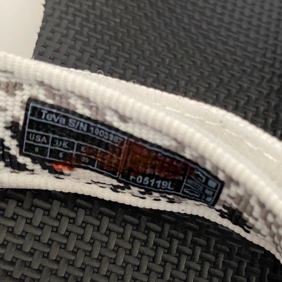 NO OFFERS Teva Original Universal Boomerang White - Picture 5 of 13